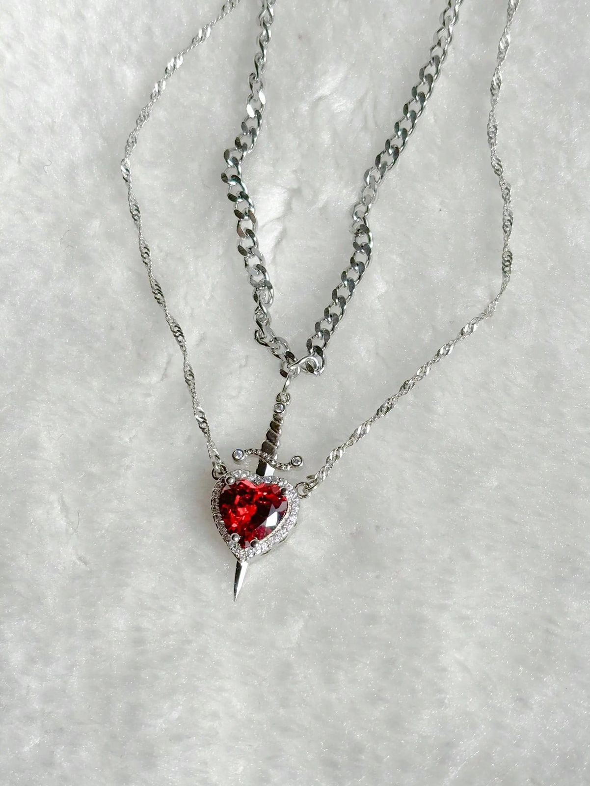 Collar Corazón y Daga