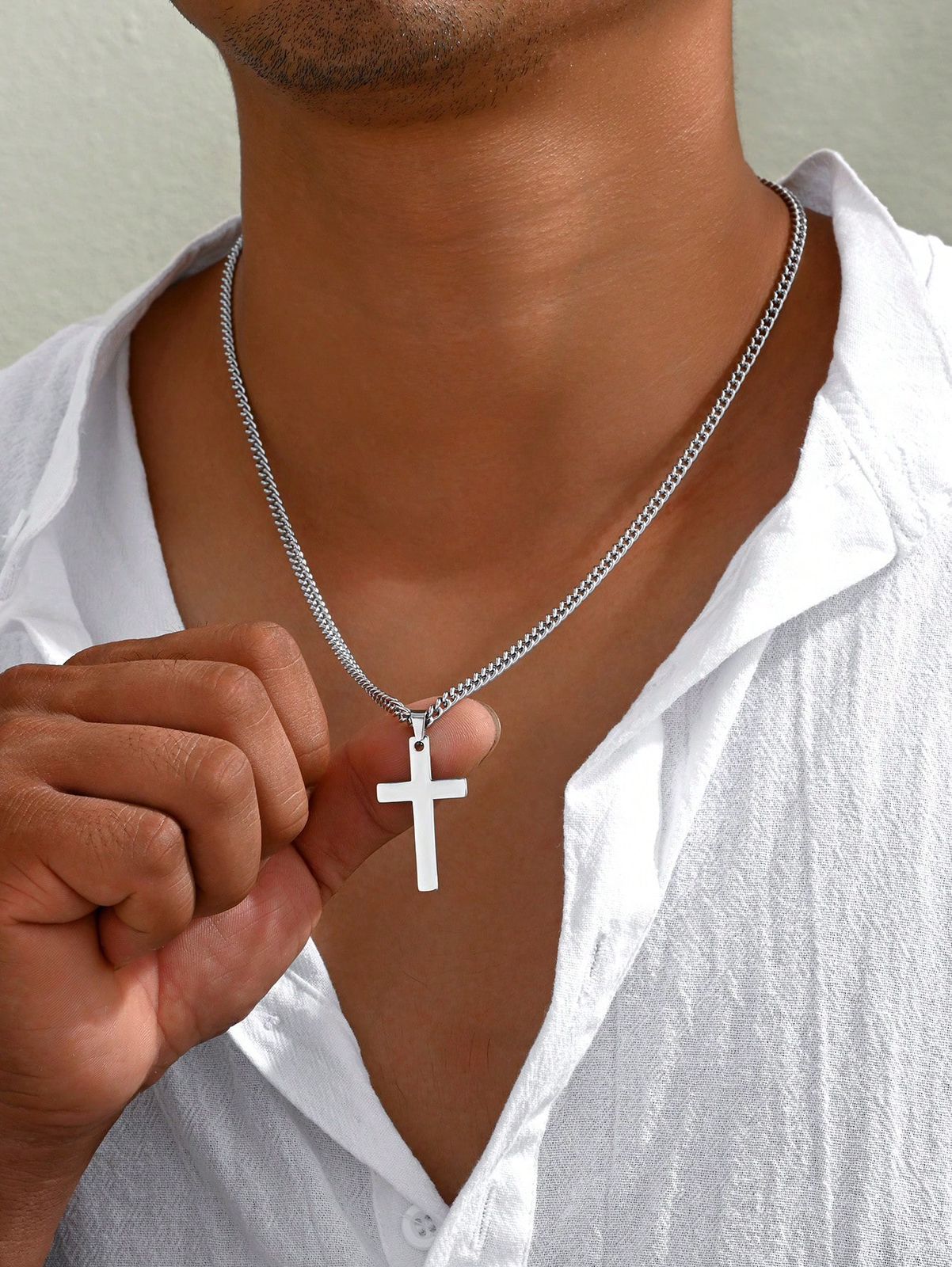 Collar de cruz minimalista